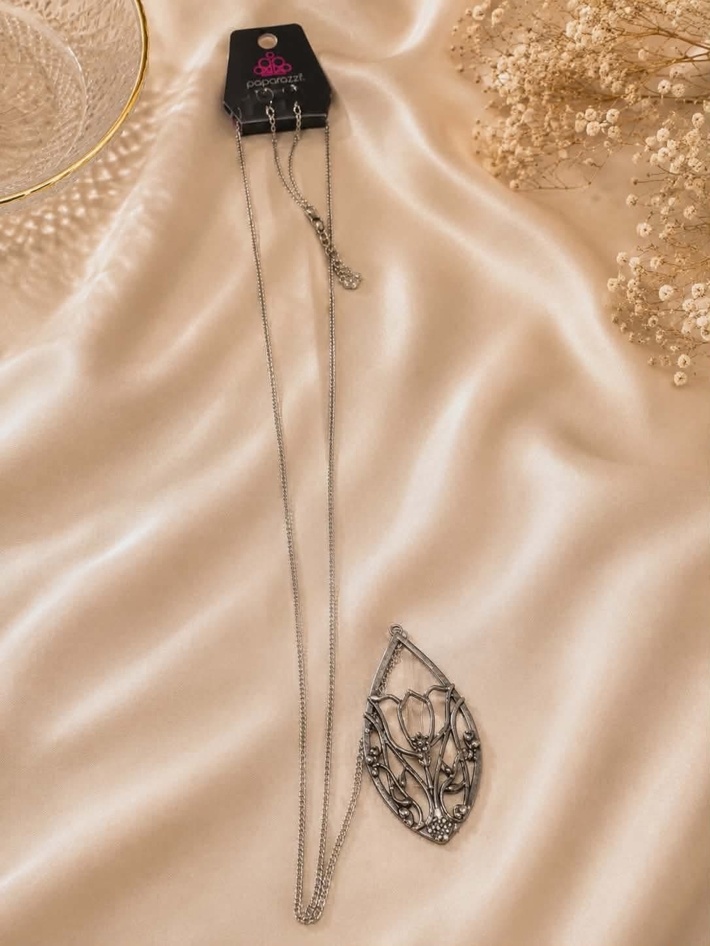 paparazzi Silver Floral Art Nouveau Pendant Necklace